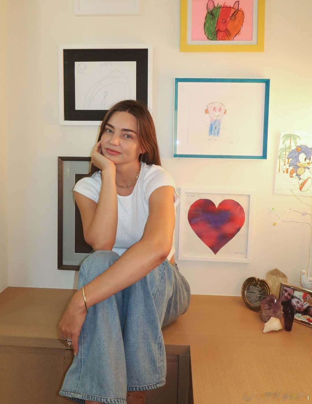 MirandaKerr米兰达可儿分享她的养生保健的秘诀1、看日出可儿称自己以