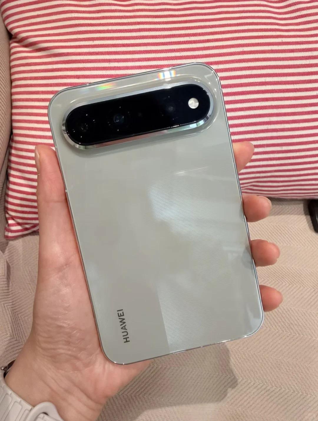 苹果换到华为阔直板我后悔了吗？听说华为PuraXView出货量71