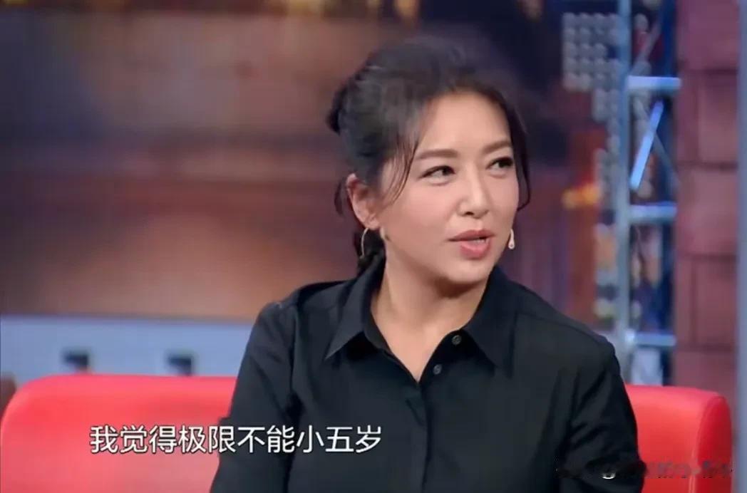 演员江珊说：“当年我跟高曙光离婚后，在工作时又遇到了小9岁的靳东，靳东他有次去昆