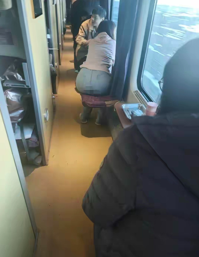 真搞不明白，高铁盛行的年代，坐绿皮火车的却越来越多人