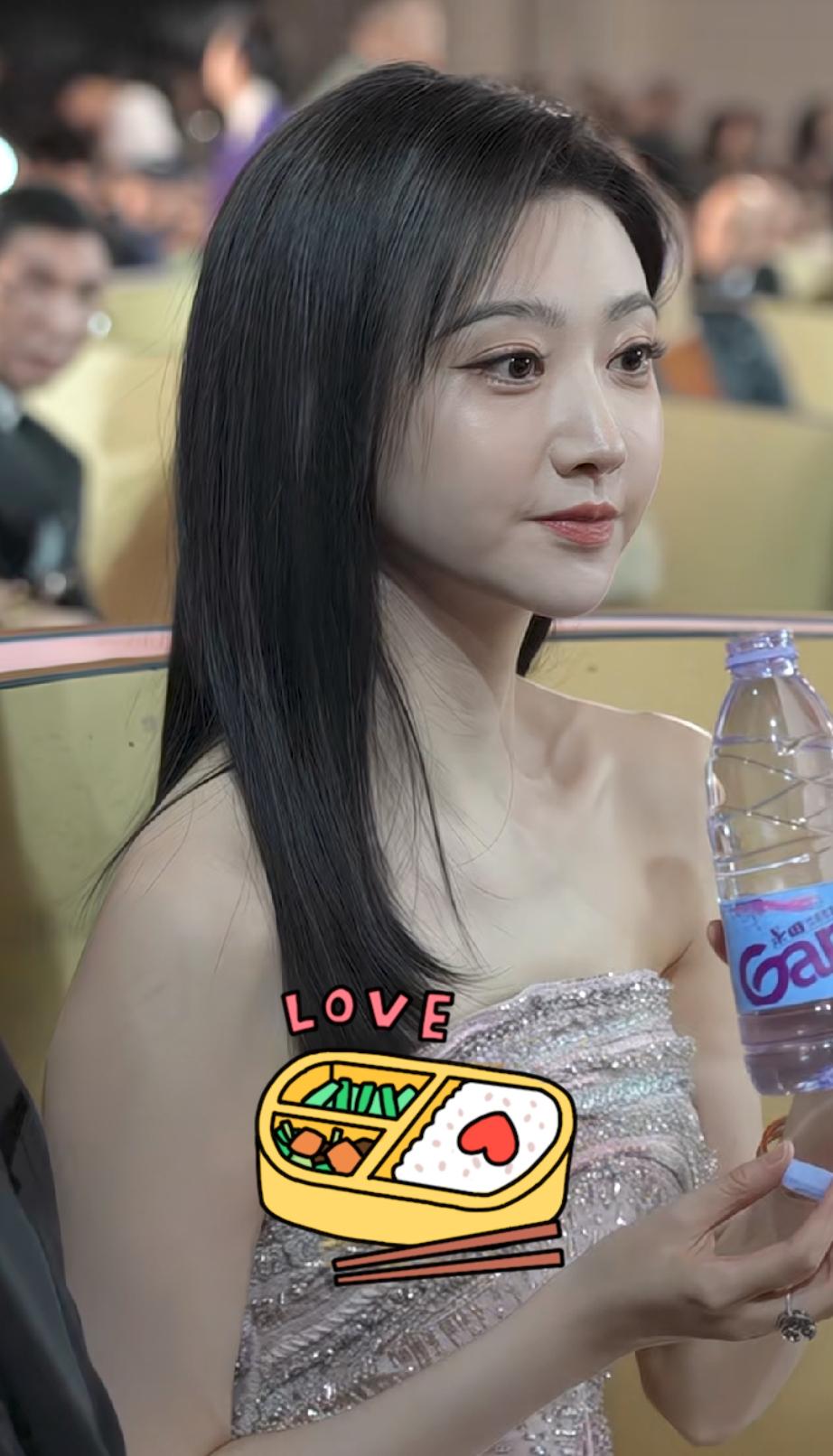 高清镜头下的景甜，肉嘟嘟的好乖啊据说这就是婆婆和富人都喜欢的媳妇类型，很有福