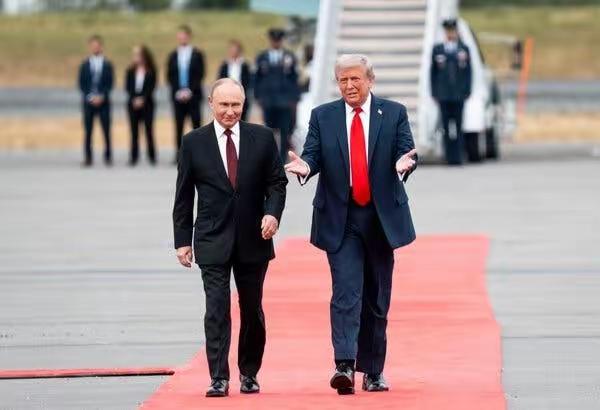 美军抓了马杜罗，特朗普被问抓不抓普京，他沉默了一下说了句话，这事就变得不一样了。