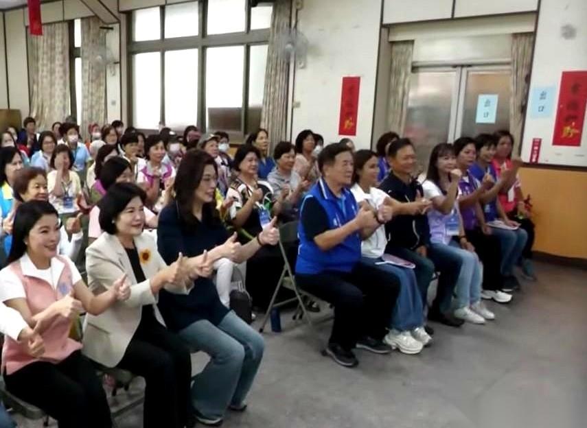 郑丽文今天在云林党部的这场活动，留给媒体的只有两个干脆利落的动作：一个是转身就走