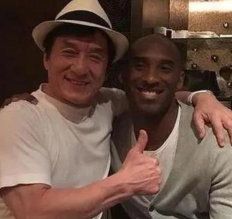 2011年的某一天，房祖名花20w想买NBA门票，都买不到，于是就打电话给成龙：