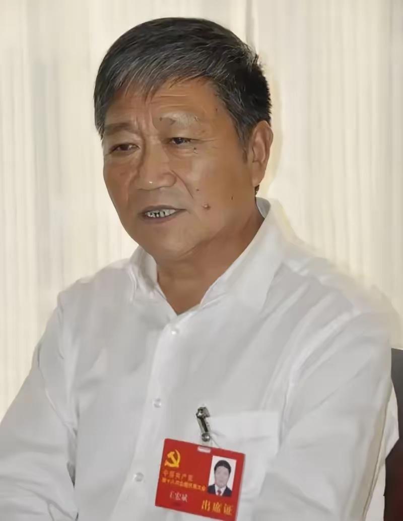 他说：“让一部分人先富起来，决不是让党员干部先富起来，更不能让权力越大越富。否则