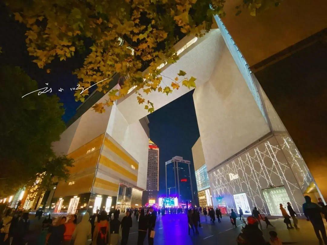 作为长三角核心城市之一的南京，以包容博爱著称、不排外，当地居民还被亲切地称作“大