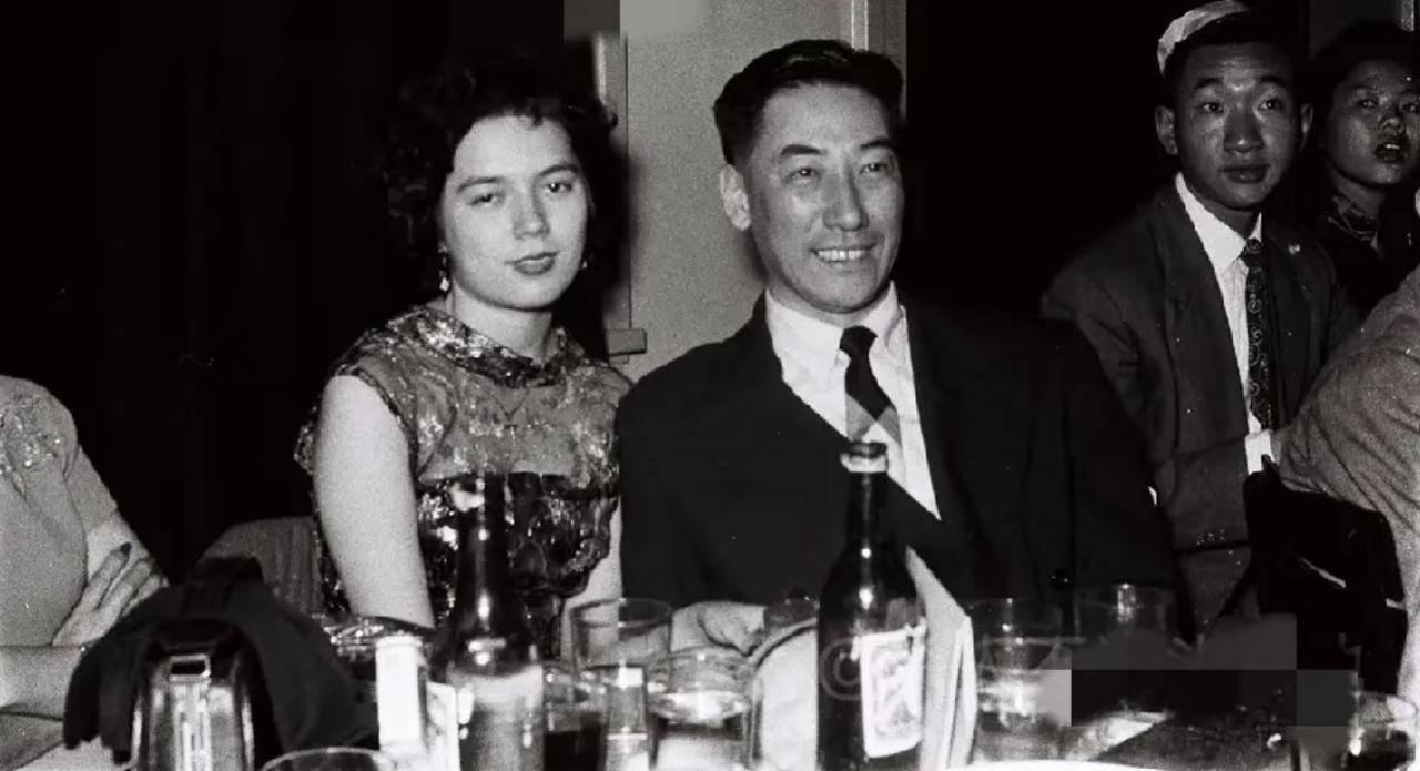 很多人以为蒋家二代的婚姻全是权衡利益的政治联姻，其实蒋纬国的第二任妻子邱爱伦，是