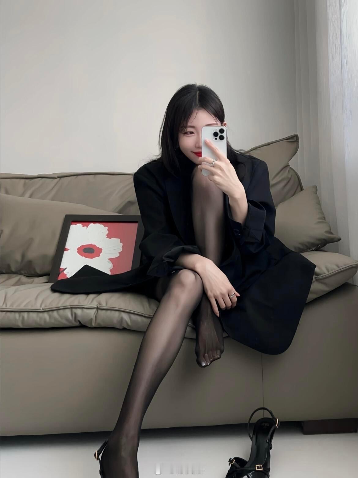 人间哪有真情在，只要黑丝你都爱[微笑]​​​