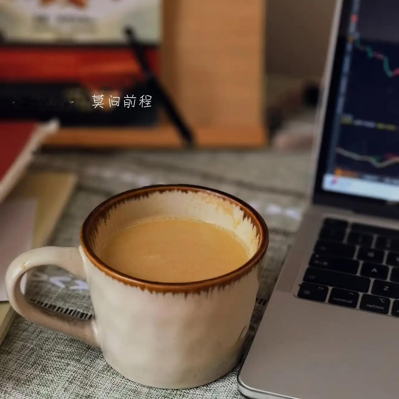 职场里最致命、最无声、最容易废掉一个人的杀手，从来不是加班内卷、高压工作、严苛考