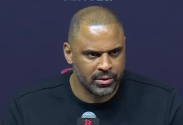 NBA常规赛，休斯顿火箭以111-107的比分击败达拉斯独行侠。在赛后采访中，休