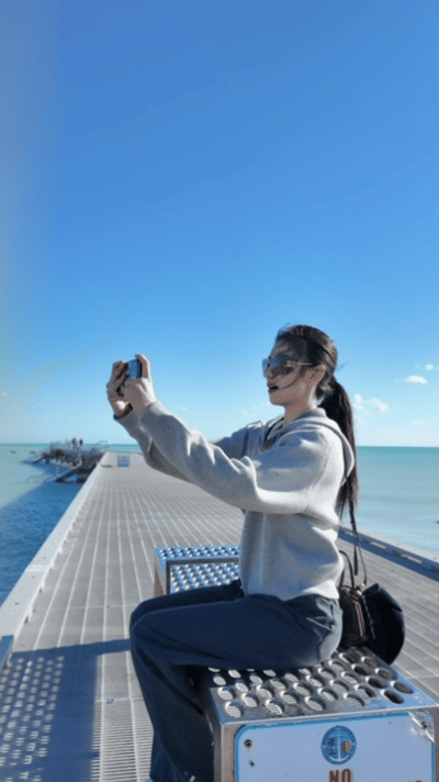 刘浩存看海vlog海边的浩存美得像一幅画