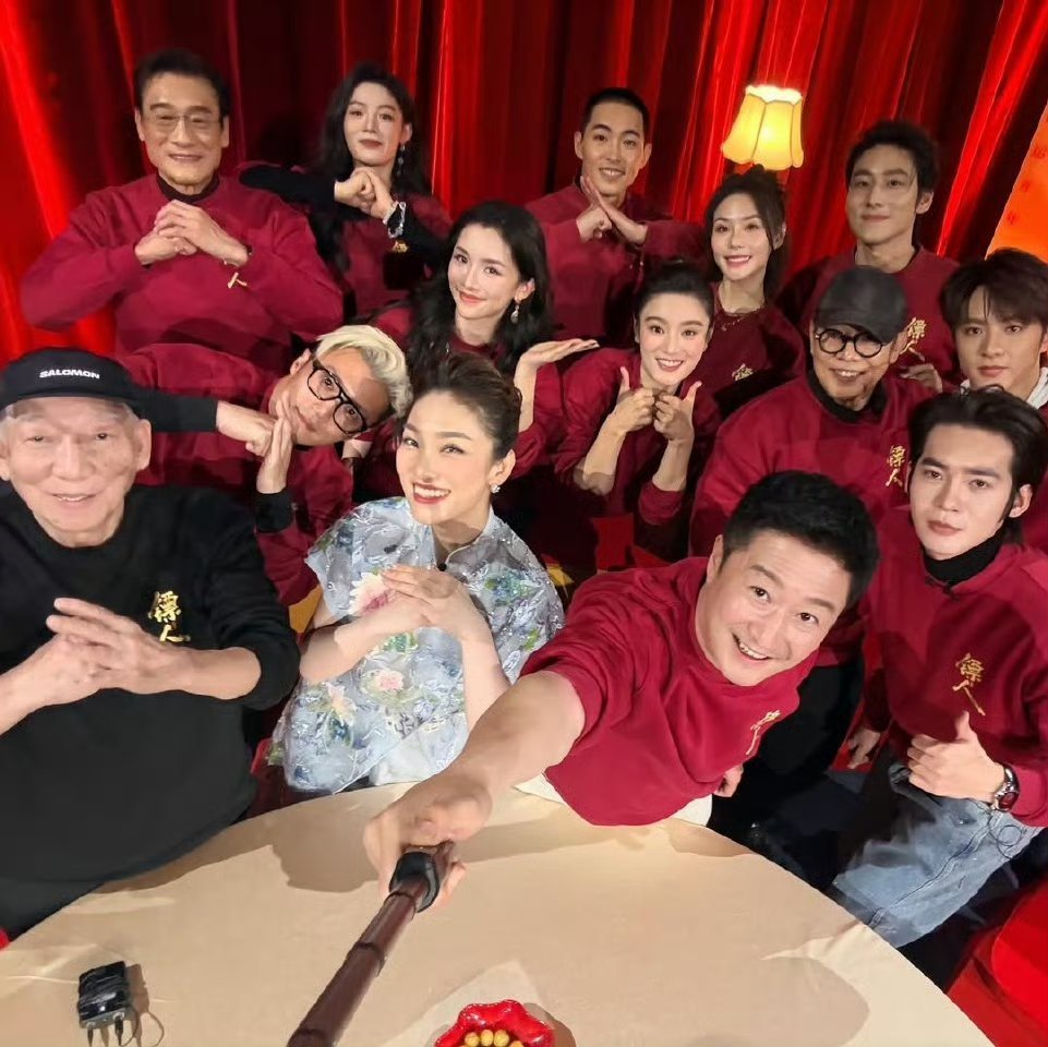 镖人大年初一（2月17日）上映的春节档唯一硬核武侠片《镖人：风起大漠》，凭借吴京