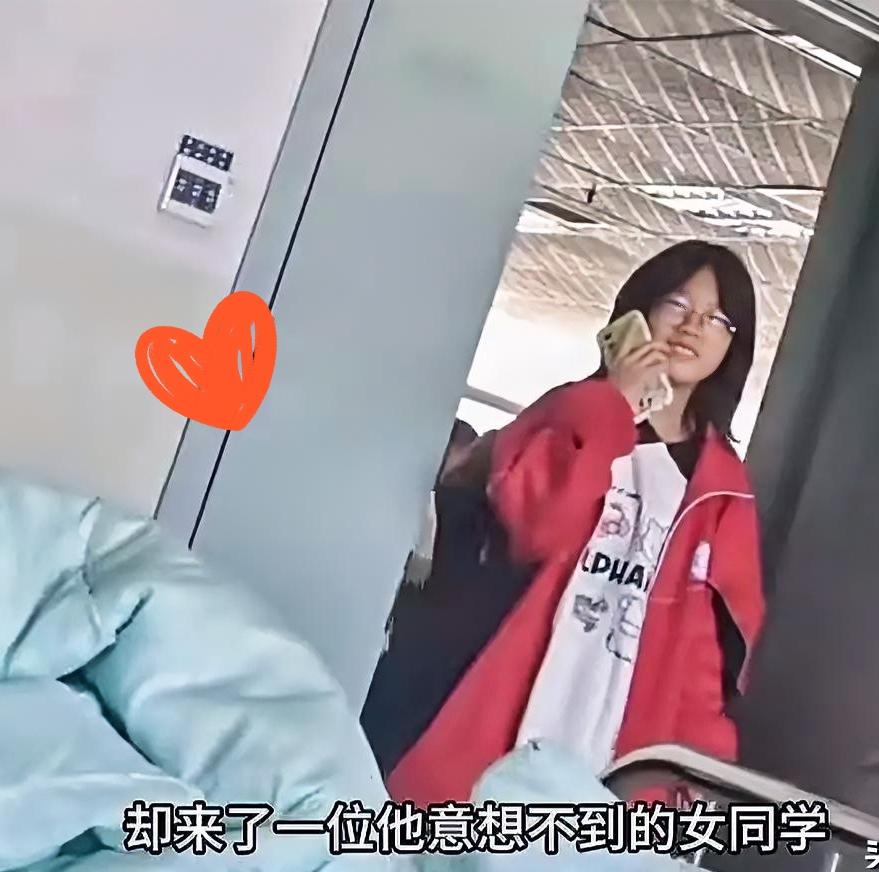 纯爱战士泪目了，起因是某音上一男生做手术康复期间，第一个来看男生的是男生喜欢的女