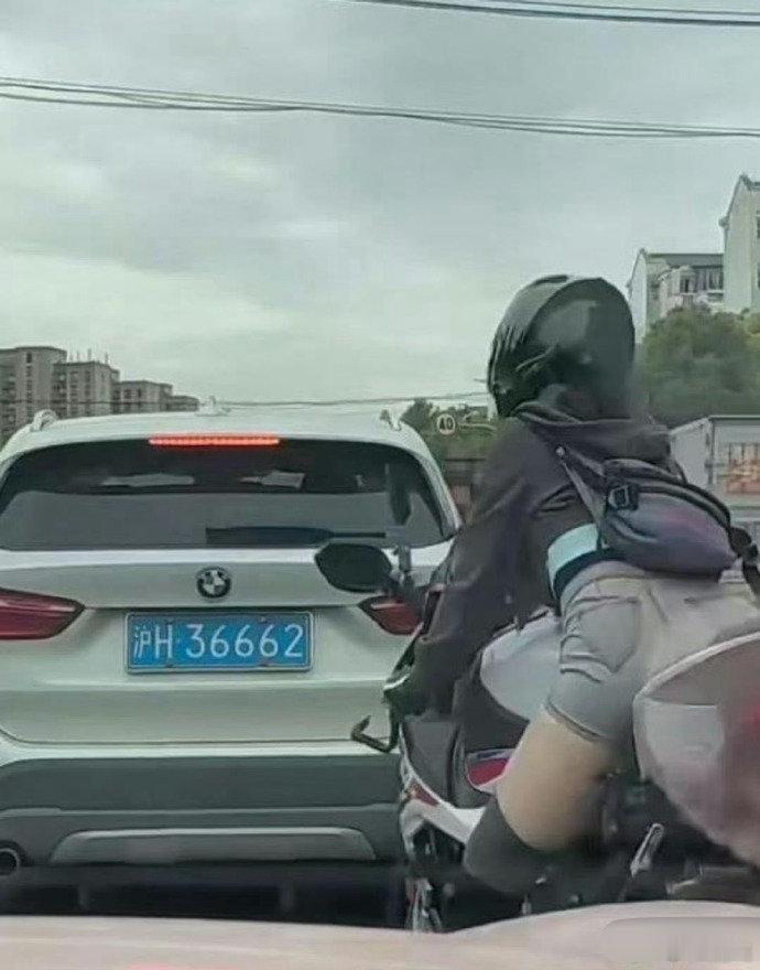 本想去搭讪！一看车牌心凉了！