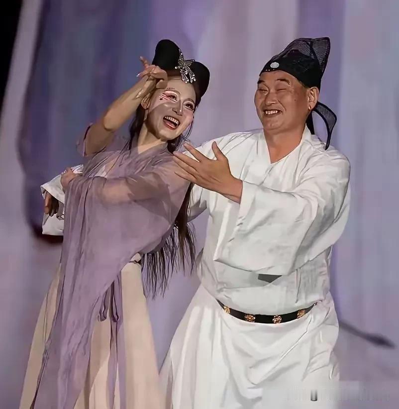 就这形象，让他去演李白？诗仙泉下有知，估计忍不住也会笑出猪叫声吧。[捂脸哭][捂脸