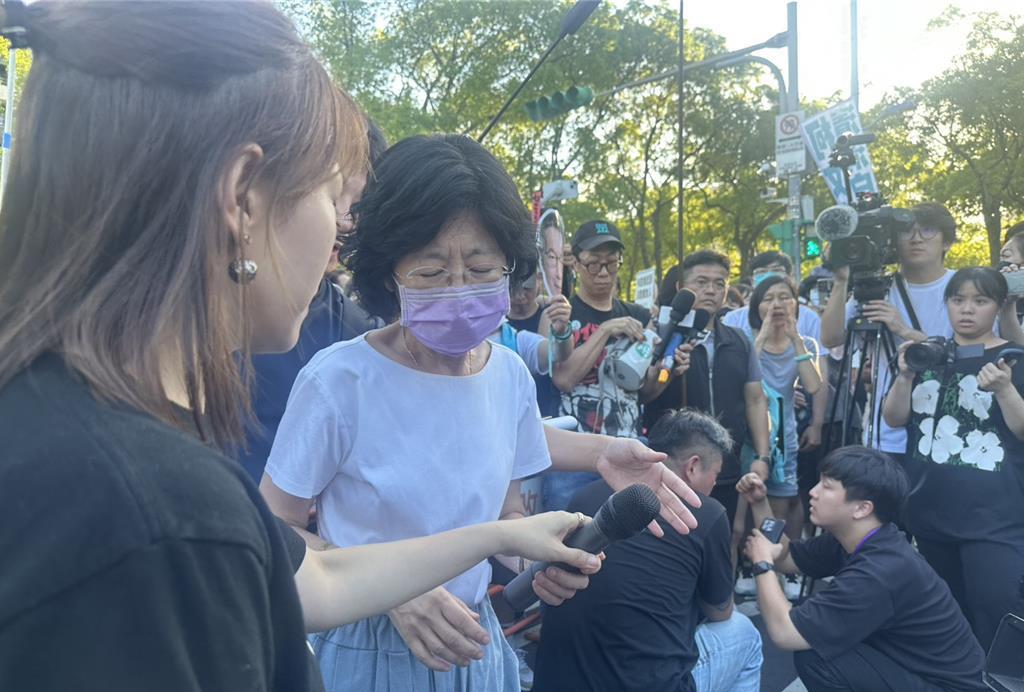 台北法院1日审理民众党前党主席柯文哲涉入的京华城案，原定上午勘验台北市前副市长彭