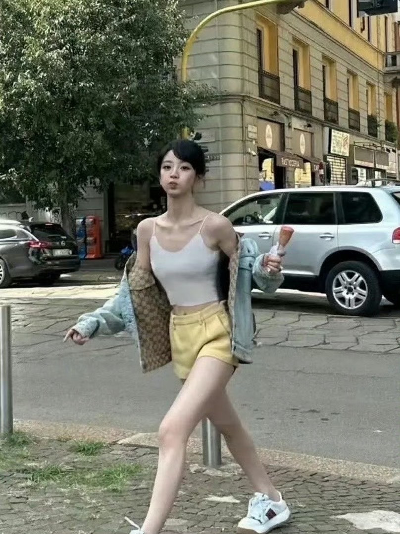 被田曦薇的娃娃脸给骗了，原来她这么高！