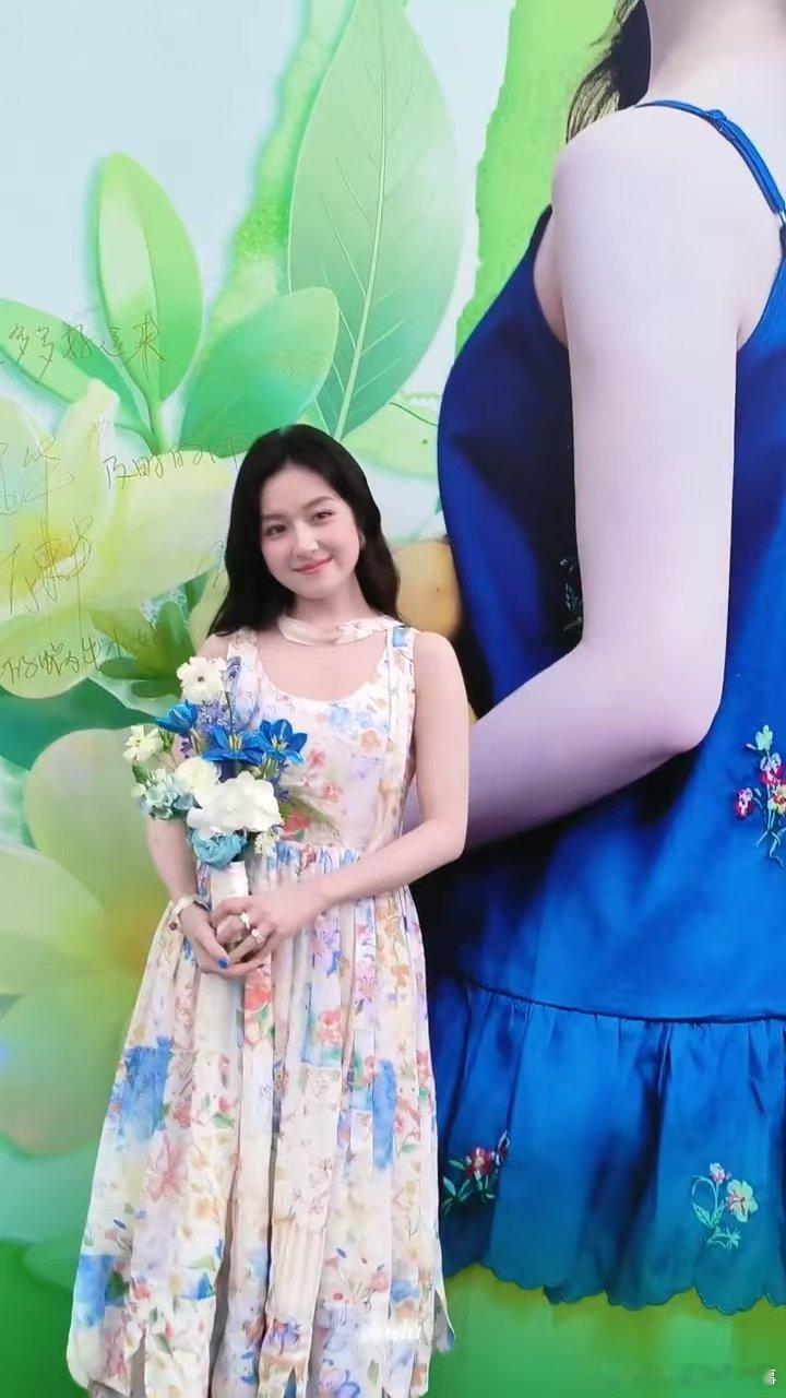 李兰迪碎花长裙李兰迪广州线下活动，碎花长裙好清新好漂亮！！李兰迪广州线下活动李