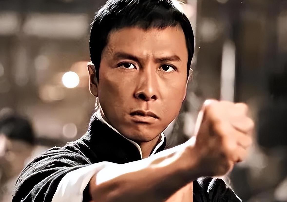 甄子丹妻子汪诗诗不当言论这个话题的阅读量已突破3亿，甄子丹二十年竖起来的正面形象