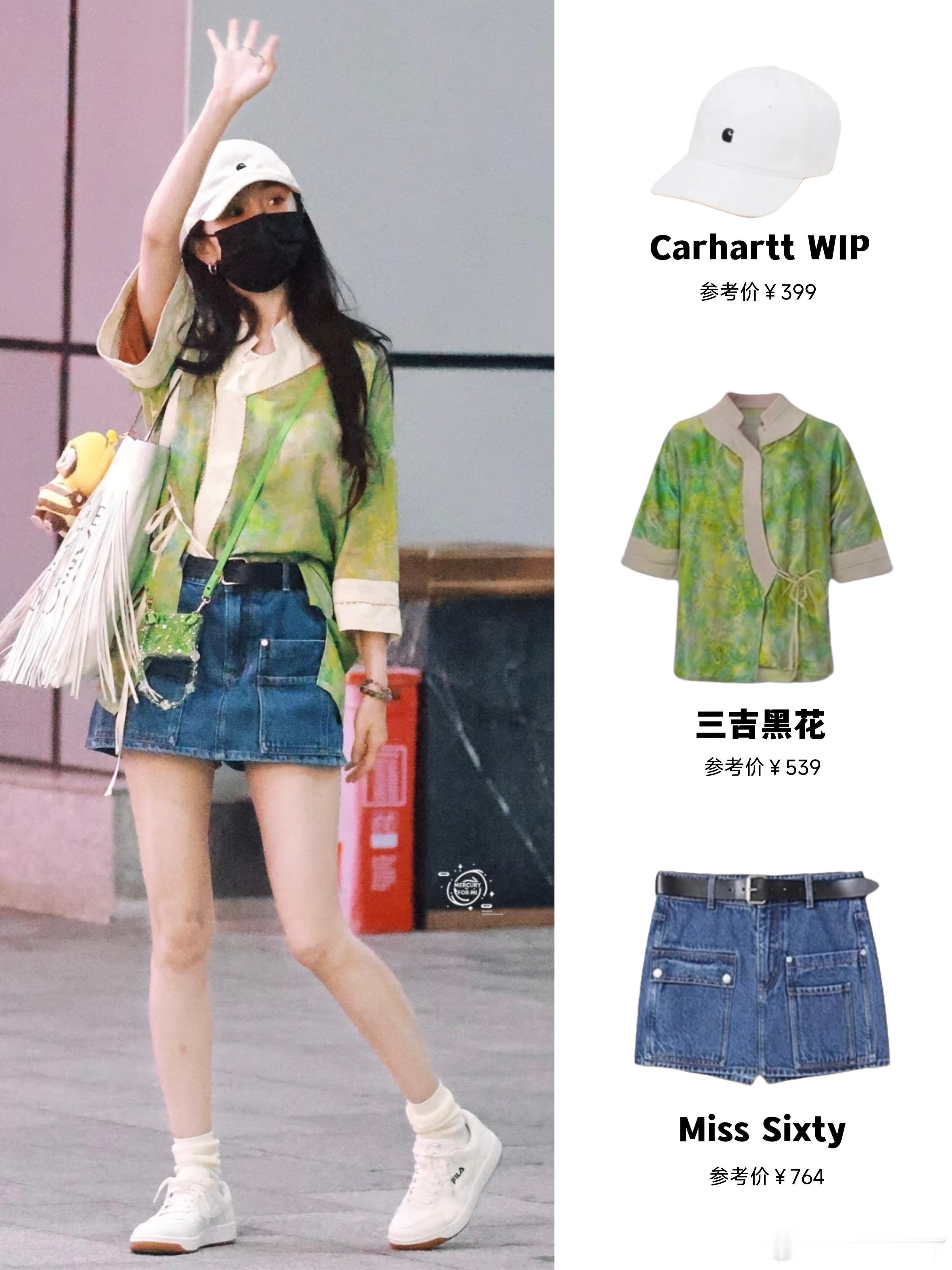 杨幂的私服永远不让人失望杨幂的少女感真的是刻进骨子里的！这身白T配粉包的松弛感穿