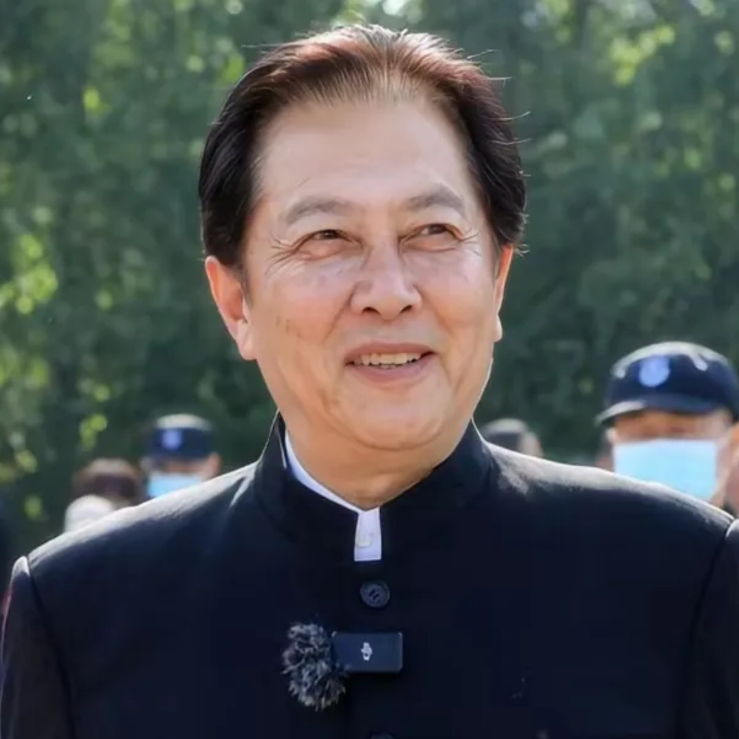 唐国强做梦也想不到。自己身强体壮，容貌俊朗，才思敏捷，纵横影坛，风光无限，二