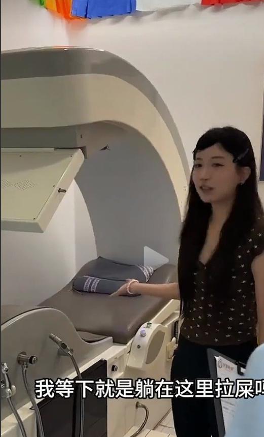 深圳火了个“专门拉屎”的门店，不少香港人跨境打卡，看完我实在看不懂。花钱跑到
