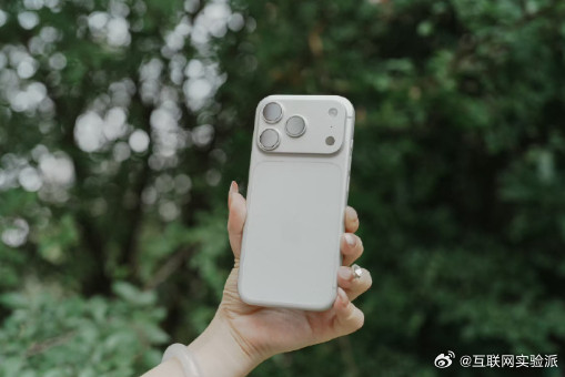 iPhone17发布后16的反向操作都在说买iPhone17标准版感觉还不如咬咬