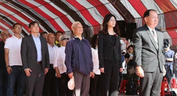 震惊！总是挑郑丽文毛病的邱毅。被郑丽文弄哭了！郑丽文去了趟马场町。邱