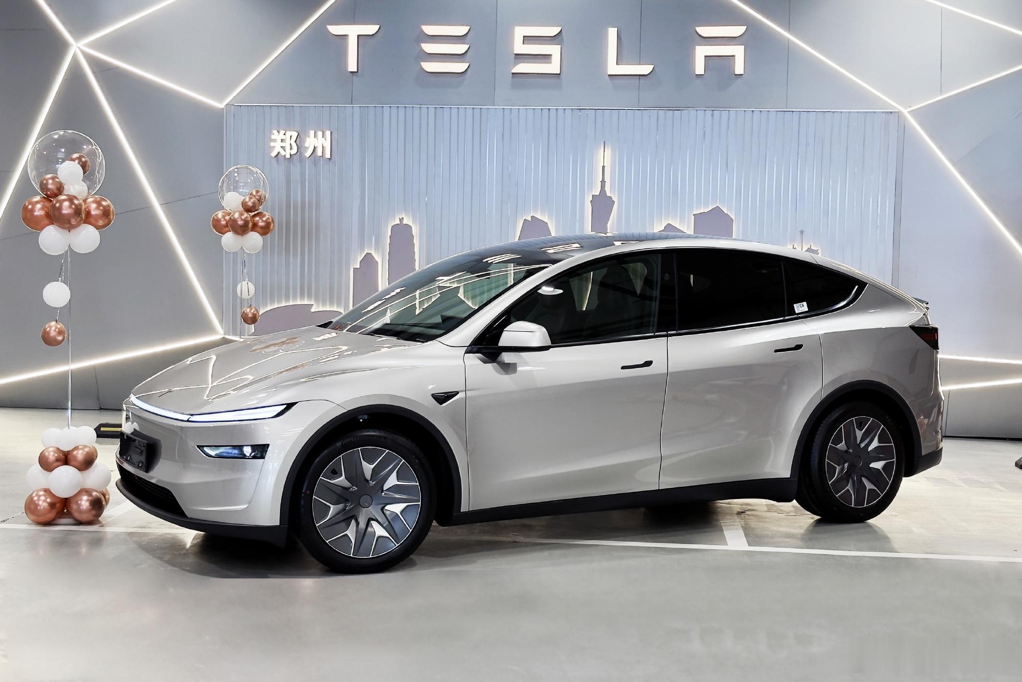 特斯拉ModelYL开启首批交付！看了下官网，现在订购，10月就可以提车。大家