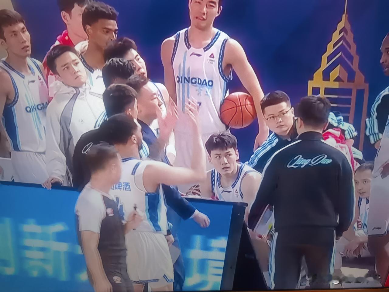 球场到底发生了什么？78：68，青岛崂山啤酒客场大比分领先新疆伊力特！分差最多的