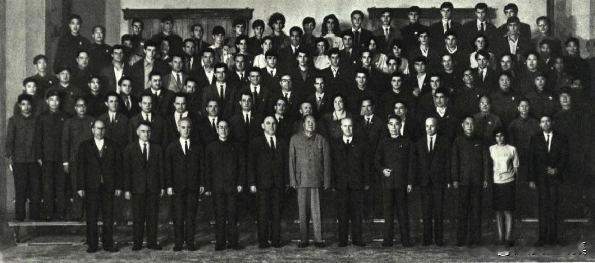 1970年9月28日，周恩来总理在人民大会堂陪同毛泽东主席会见由国家计委主席凯莱