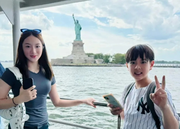 还记得吴尊女儿NeiNei吗？现在长这样？