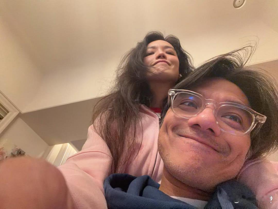 舒淇身上的松弛感真是与身俱来的，尤其是上了年纪后，真的很喜欢她身上这份气质，连发