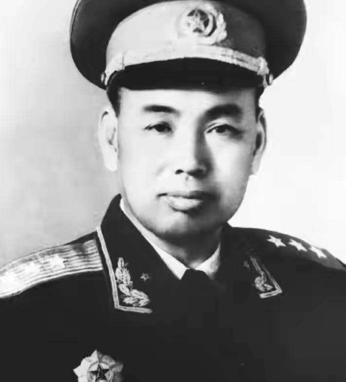 开国将军酒桌起冲突？许世友对王新亭动气，陈赓怒批、刘伯承调人，内情不一般两