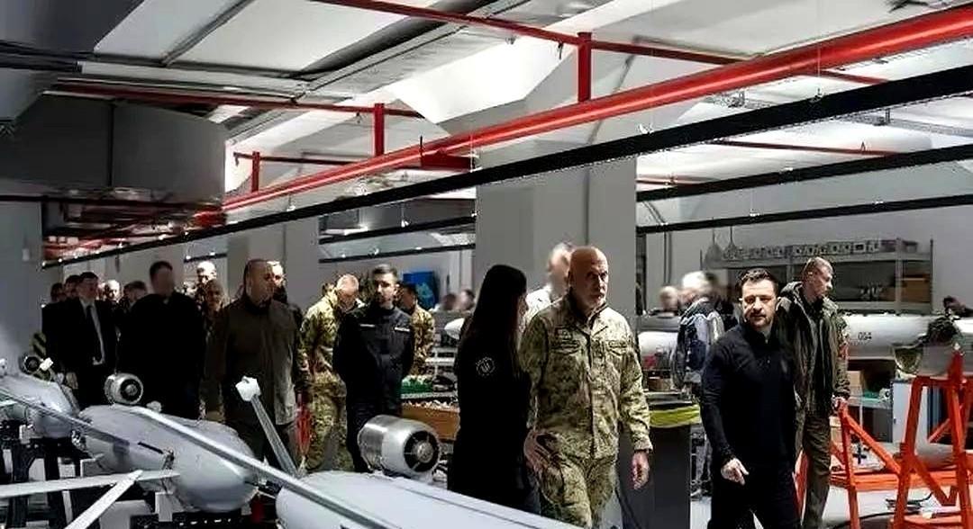 俄乌战争都1200天了，俄军空袭基辅100多次，可就是炸不死乌克兰高官，从泽连斯