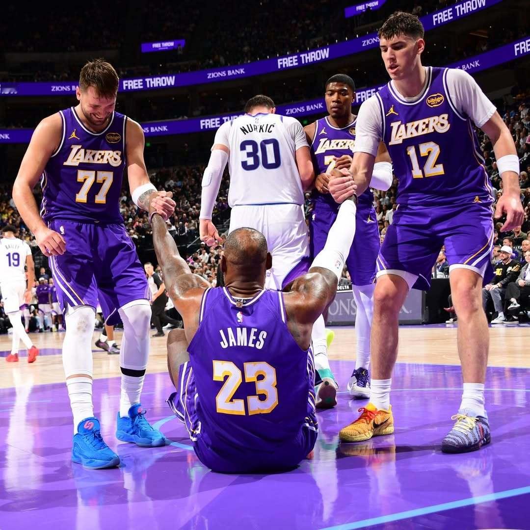 拉拉维亚更新ins：“⛹️”杰克·拉拉维亚洛杉矶湖人