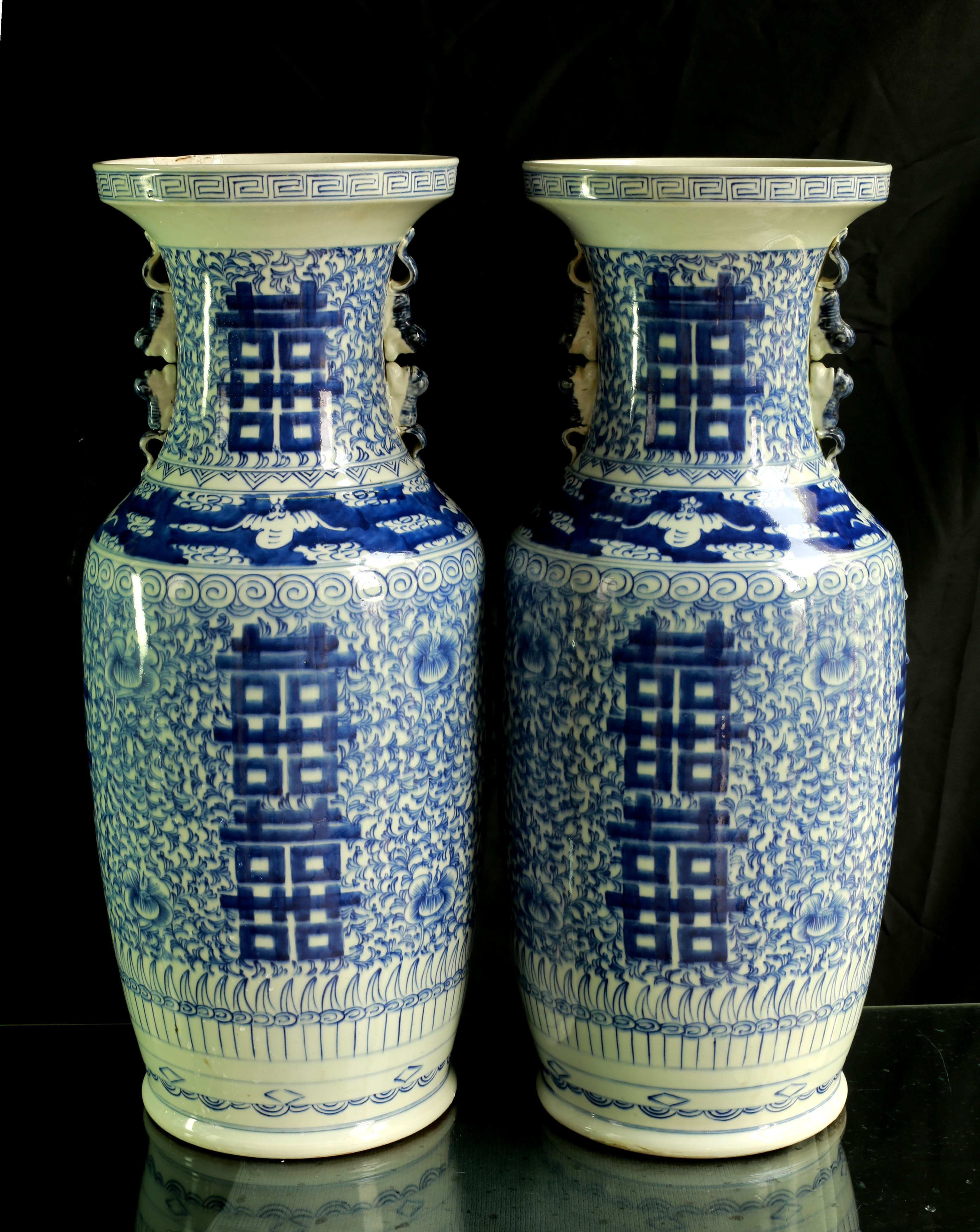 清.青花喜字缠枝花纹嫁妆大瓶一对一对尺寸：一只高57.5厘米，重5.875公
