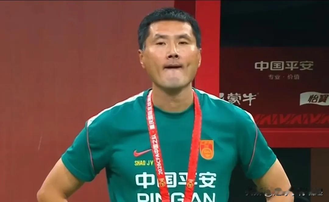 太离谱！输球就找借口！邵佳一这番话惹争议，对比安东尼奥差距一目了然。不少人