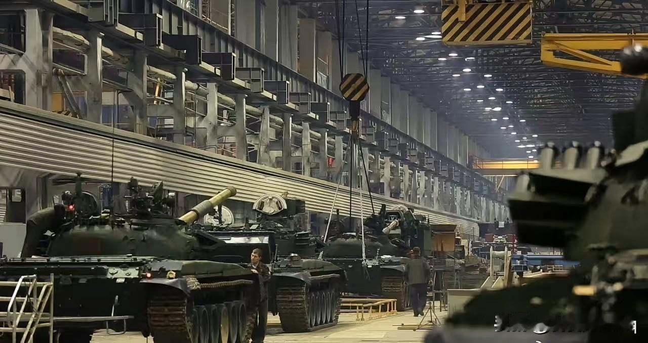 很明显，玩不起了？网络上有消息说，俄罗斯最主要的坦克制造企业乌拉尔车辆厂，预计