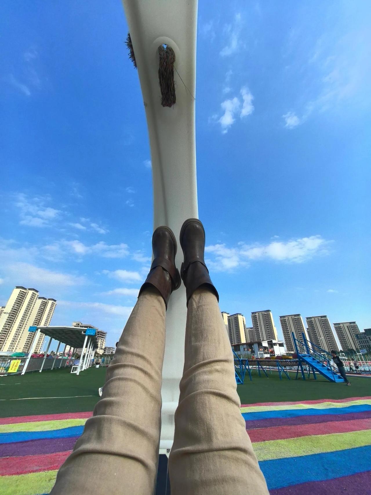 爷爷奶奶都去世，该把双胞胎侄女接过来双胞胎侄女读小学五年级，我哥二婚生的小孩但