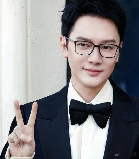 冯绍峰这状态真是绝了：年轻时那可真是帅到了极致有一种拥有“盛世美颜”的感觉