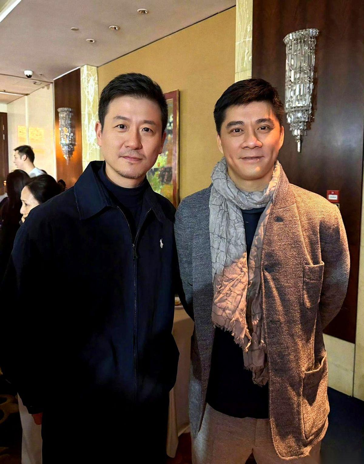 刷到雅琼和图图的婚礼，结果一个恍惚，我以为自己穿越了。蔡赟和傅海峰，就那么并排