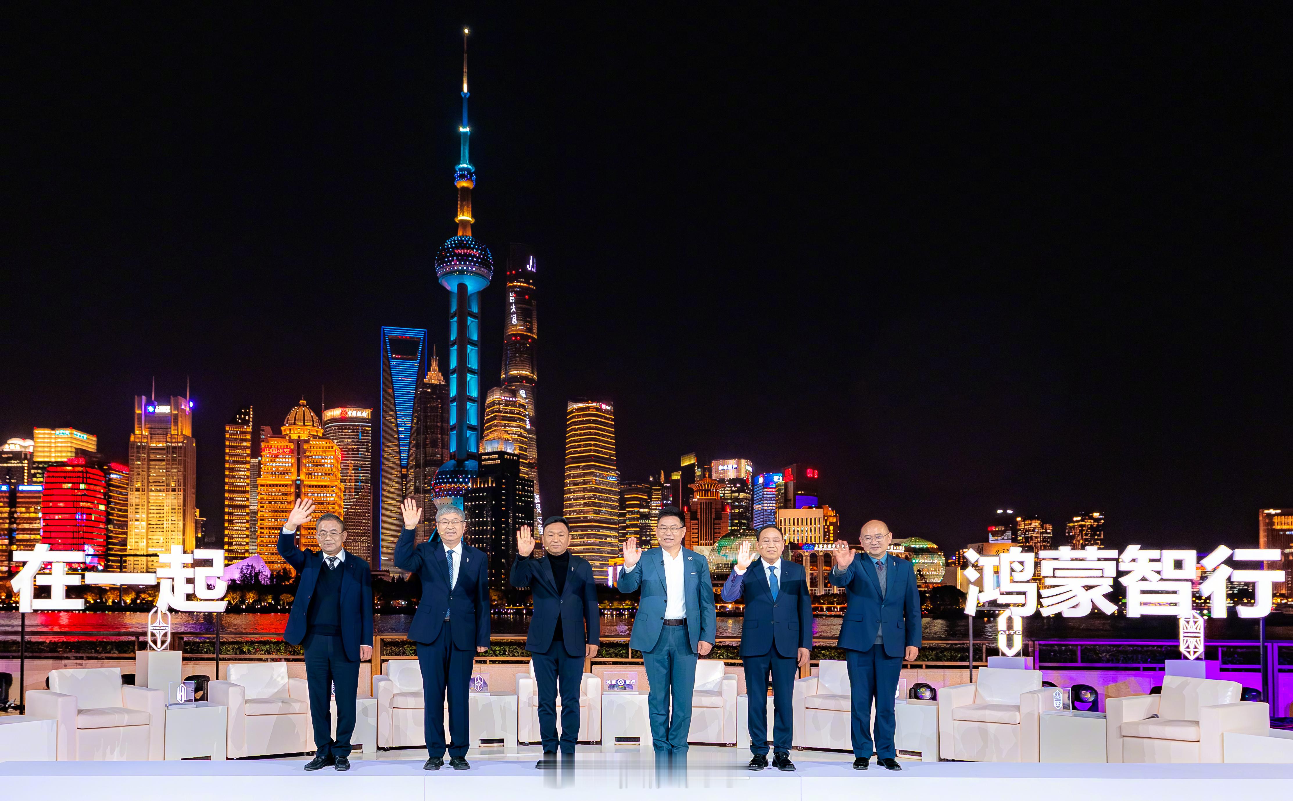 昨天的鸿蒙智行年度直播，余总和旗下五界掌门人公布了2026年的新车规划：问界