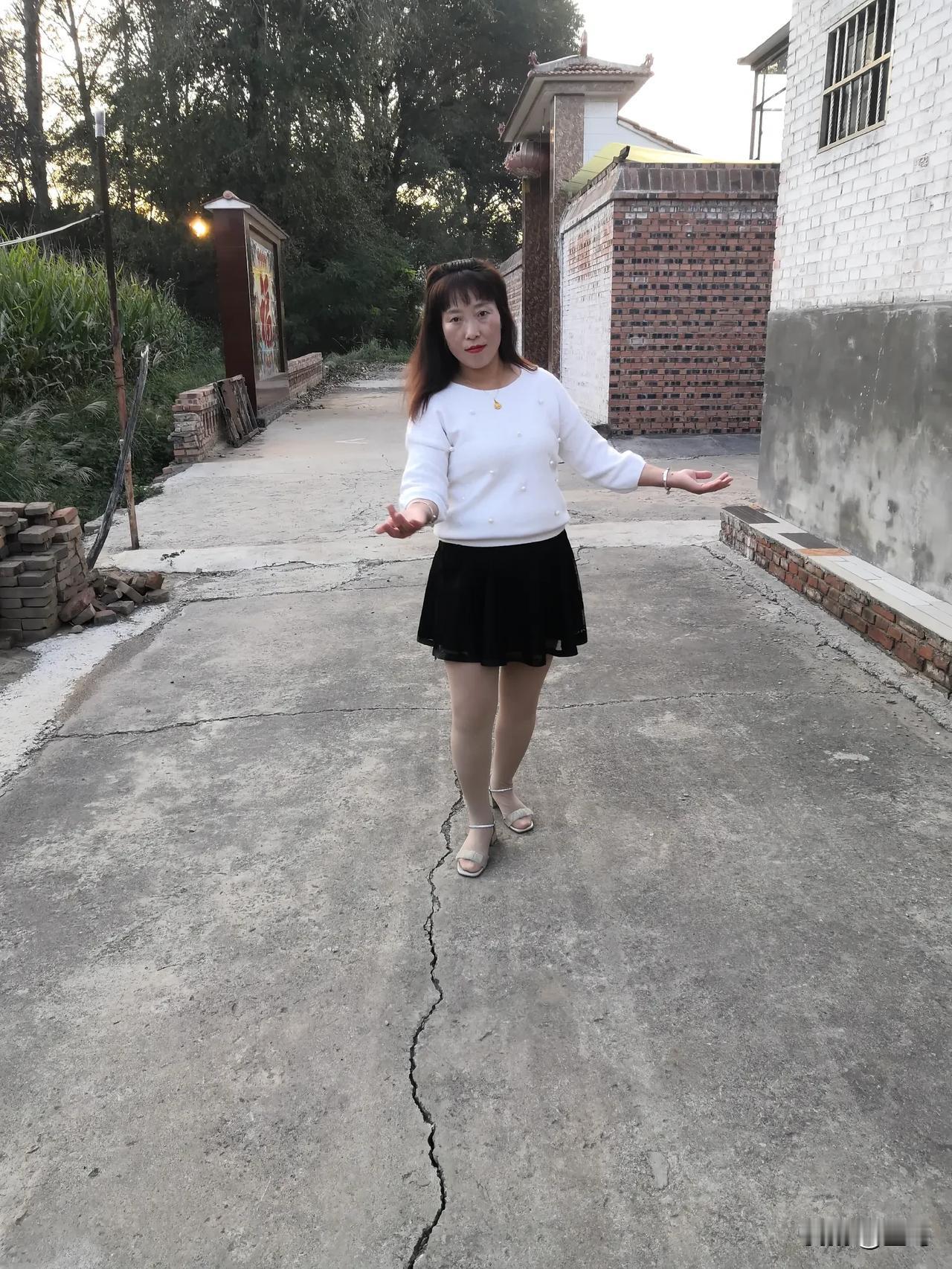 什么样的丝袜，能搭配得时尚不媚俗