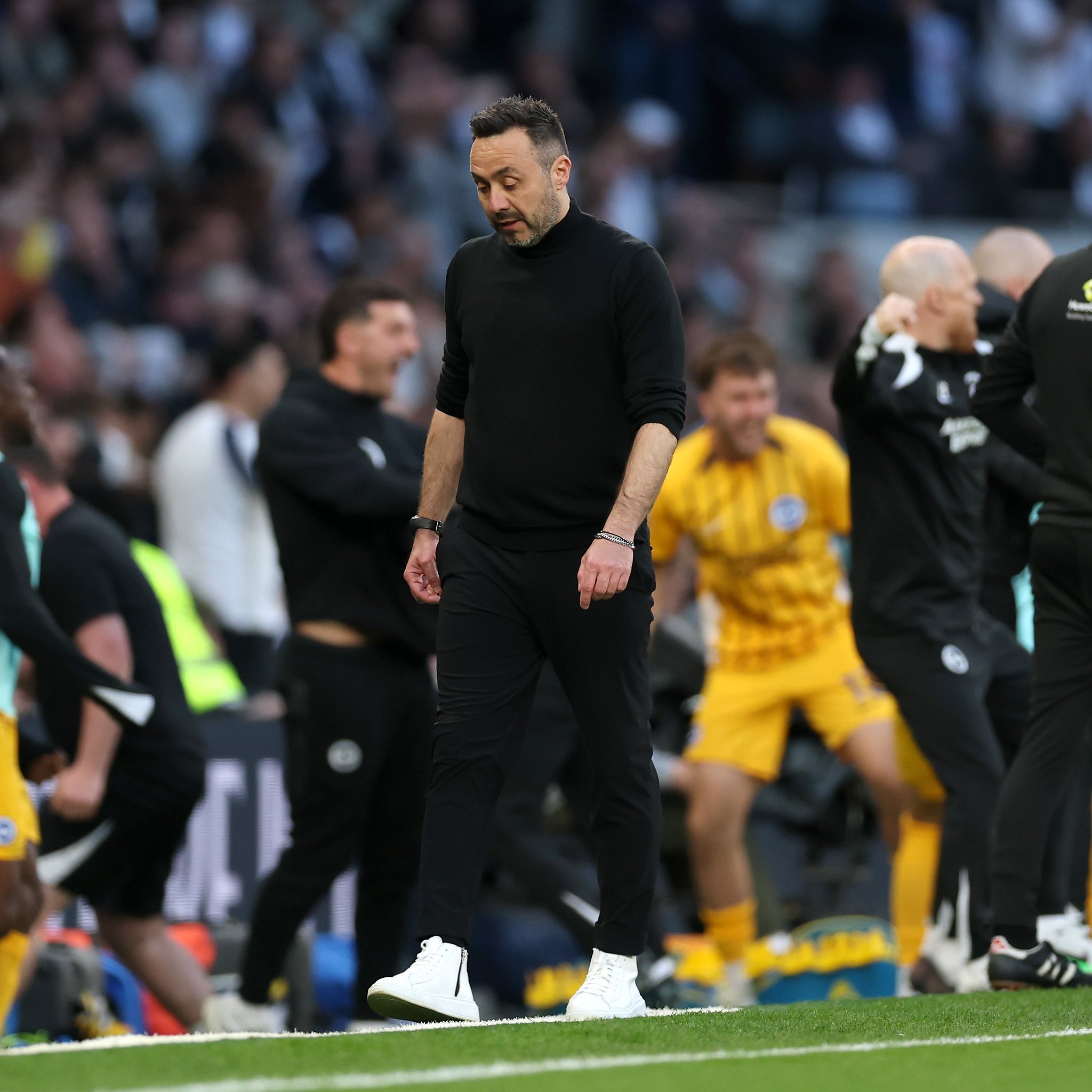 热刺第95分钟被布莱顿绝平，继续深陷降级区。机会一轮轮流逝，热刺最需要的是两个字