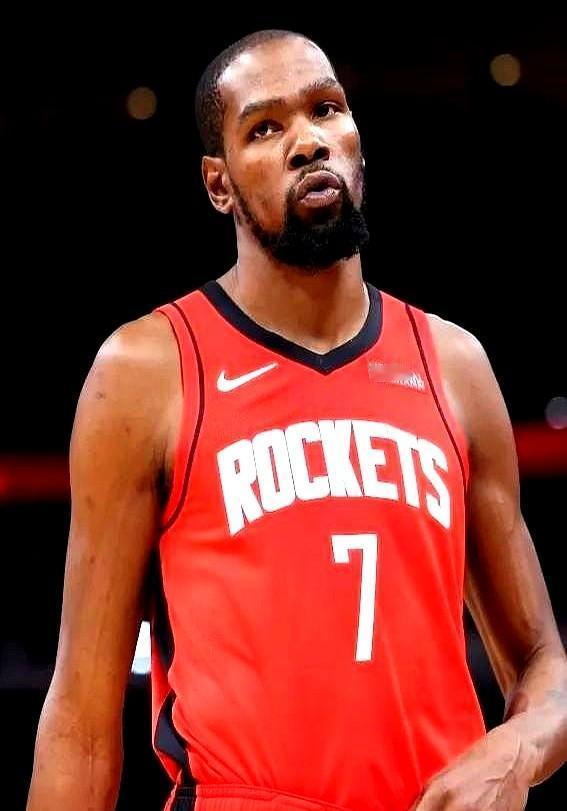 杜小兰特9000万加盟火箭，哈登8150万留守快船，这俩合计快70分的顶级得分手