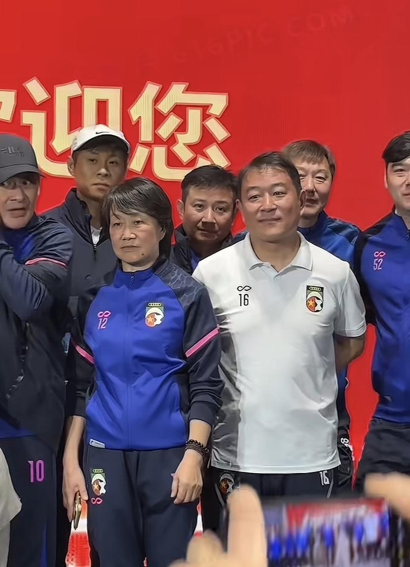 你认出哪个是文章了吗？看到他现在的状态，让我想起他之前和郭德纲说的一句话：