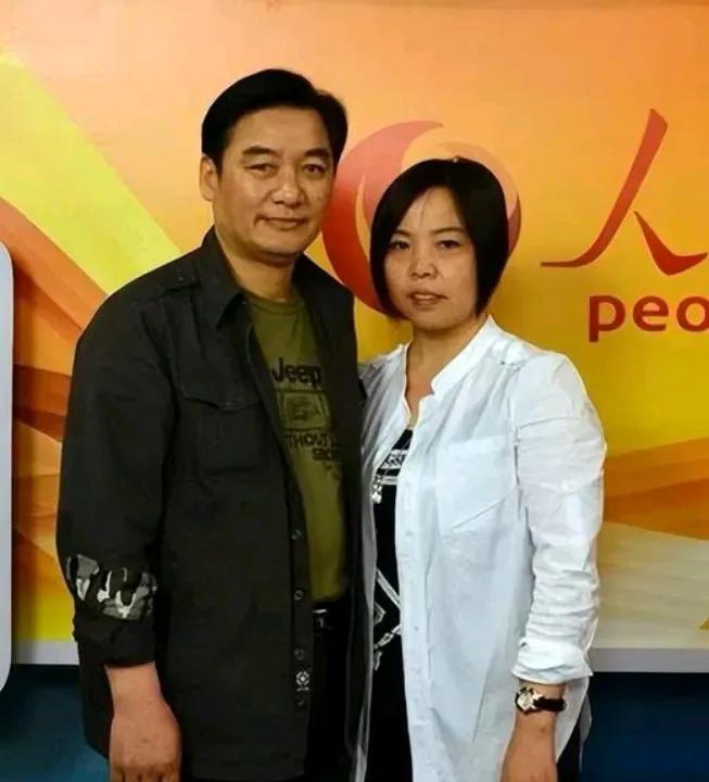 1985年，安徽21岁战士壮烈牺牲，战友方海鹰放弃上军校，替他尽孝，父母感动得泪