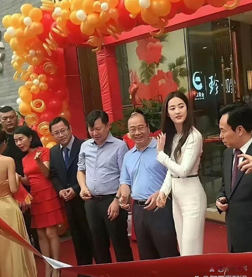 没‎想到女‏神真‏人跟电﻿视上差别这么大‏⁠，白瞎我追了十来年剧。‎