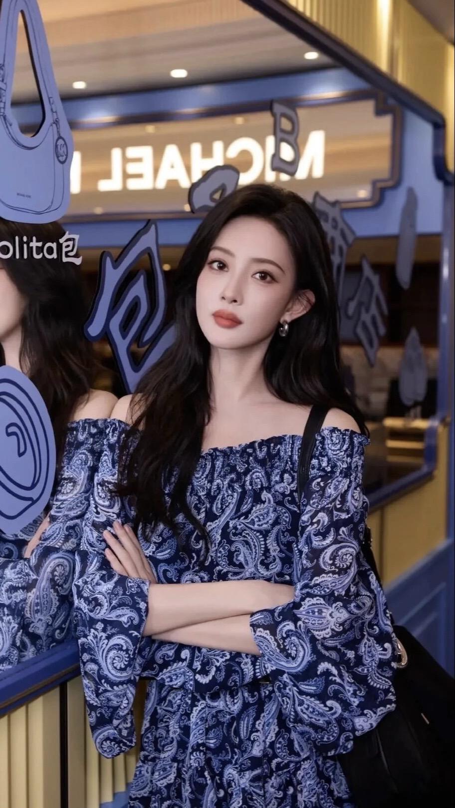 孟子义 绝美露肩